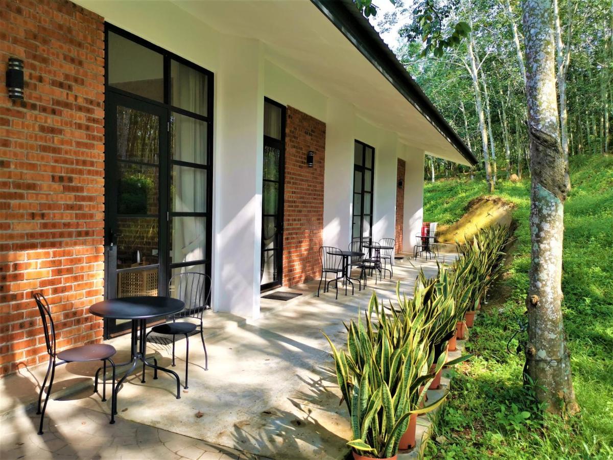 The Rubber Escape, Country house *